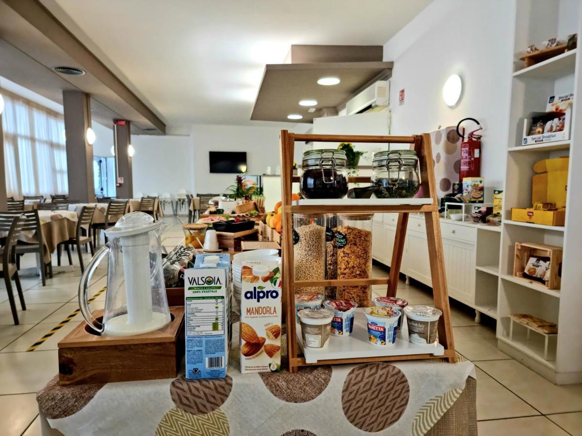 Hotel Elefantino Grey - Free Breakfast & Brunch Until 13-00 - Vicinissimi A Mirabilandia Milano Marittima Exterior foto